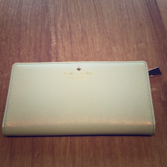 NWOT Kate Spade mint green wallet - Picture 1 of 4